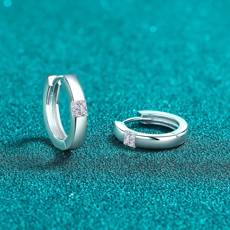 925 Sterling Silver Moissanite Huggie Earrings - 0.6 Carat - Apparel & Accessories > Jewelry > Earrings | VivaMix Store925 Sterling Silver Moissanite Huggie Earrings - 0.6 Carat - VivaMix Store