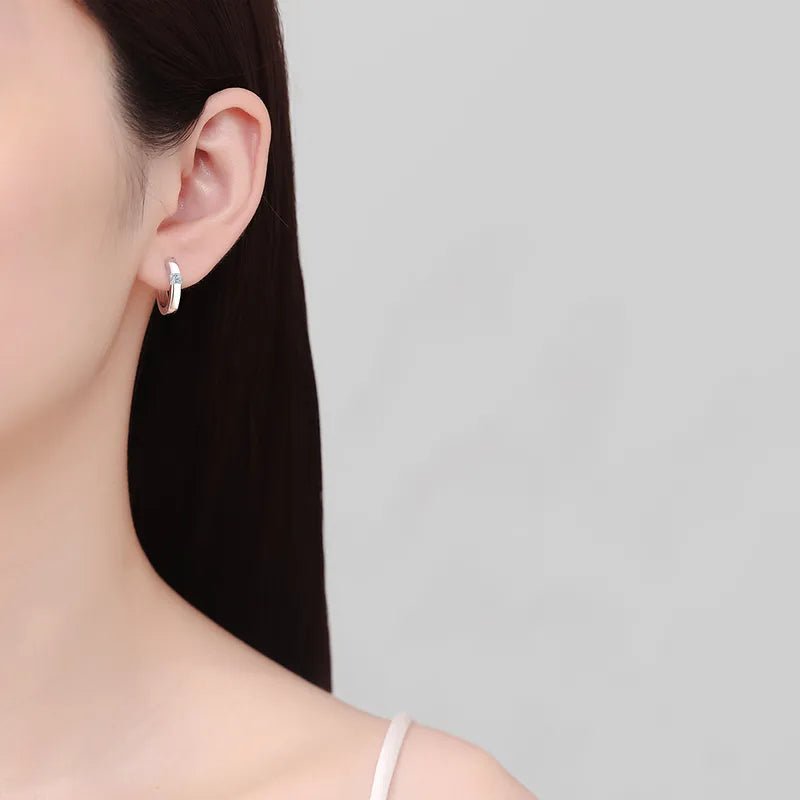 925 Sterling Silver Moissanite Huggie Earrings - 0.6 Carat - Apparel & Accessories > Jewelry > Earrings | VivaMix Store925 Sterling Silver Moissanite Huggie Earrings - 0.6 Carat - VivaMix Store