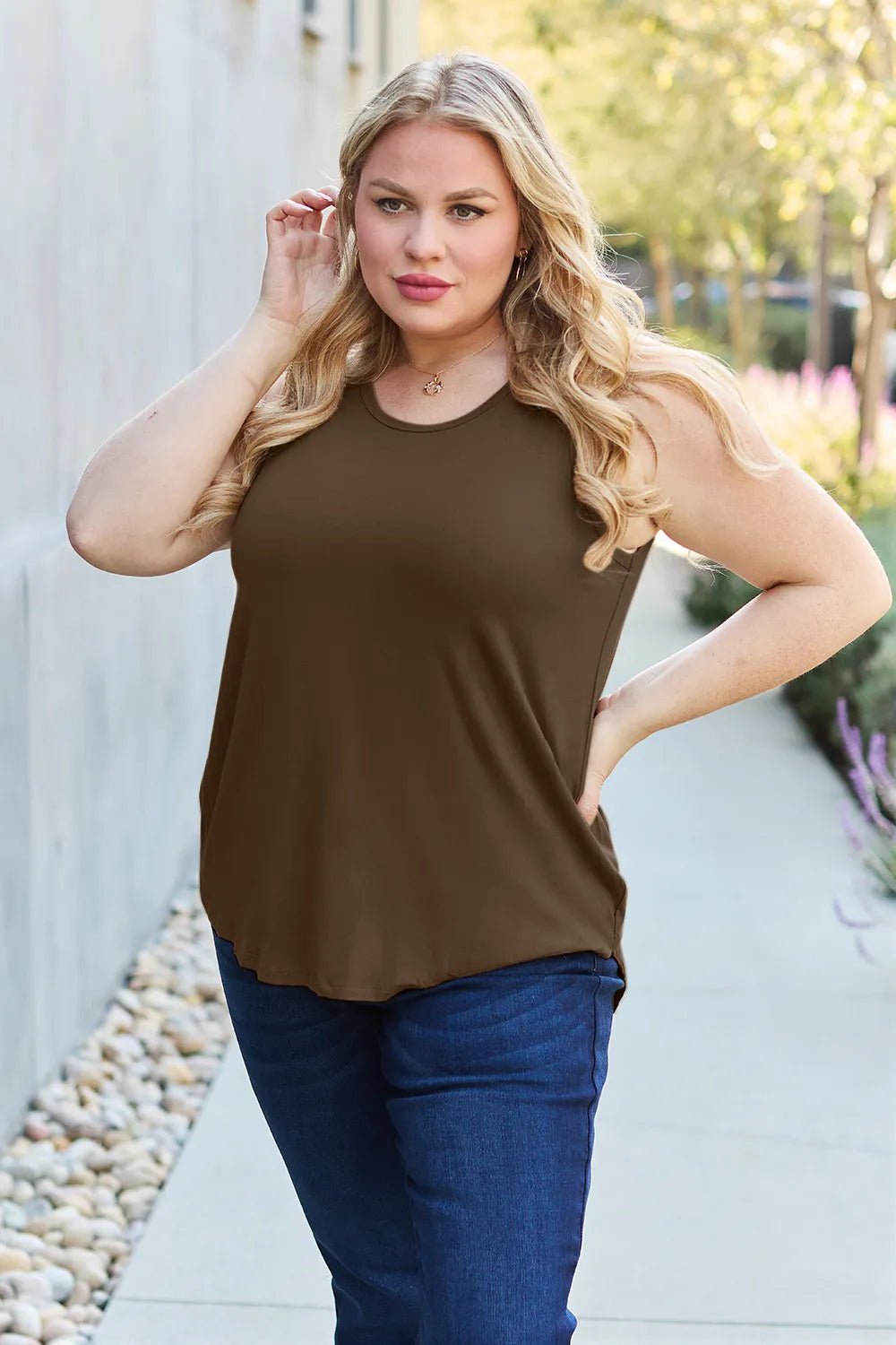 Basic Bae Full Size Round Neck Curved Hem Tank - | VivaMix StoreBasic Bae Full Size Round Neck Curved Hem Tank - VivaMix Store