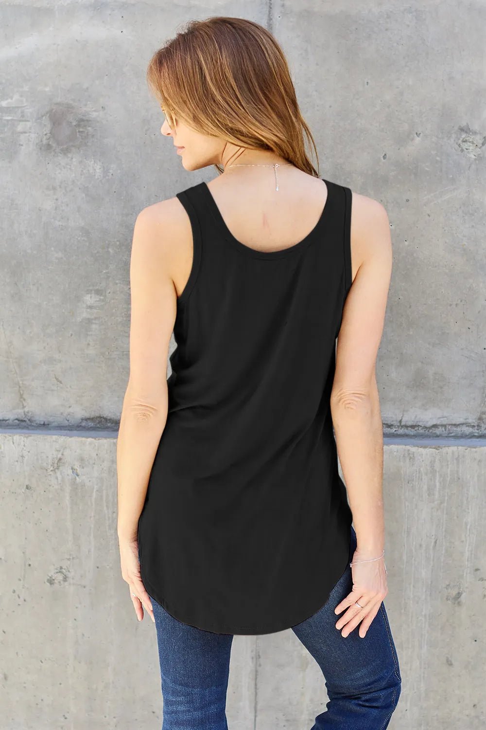 Basic Bae Full Size Round Neck Curved Hem Tank - | VivaMix StoreBasic Bae Full Size Round Neck Curved Hem Tank - VivaMix Store