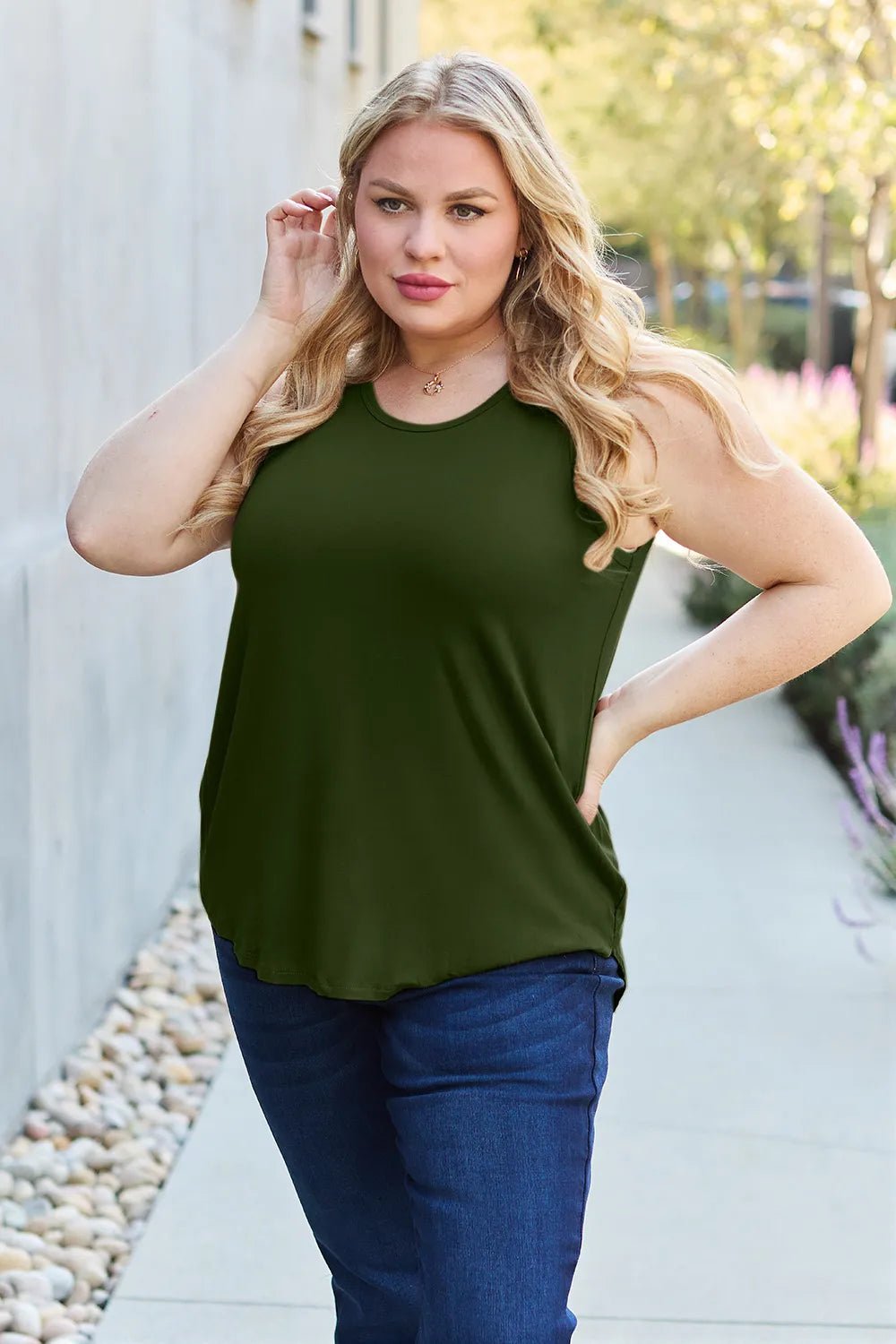 Basic Bae Full Size Round Neck Curved Hem Tank - | VivaMix StoreBasic Bae Full Size Round Neck Curved Hem Tank - VivaMix Store